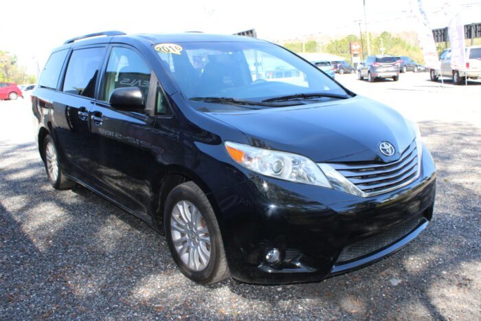 2016 Toyota Sienna XLE - Photo 13