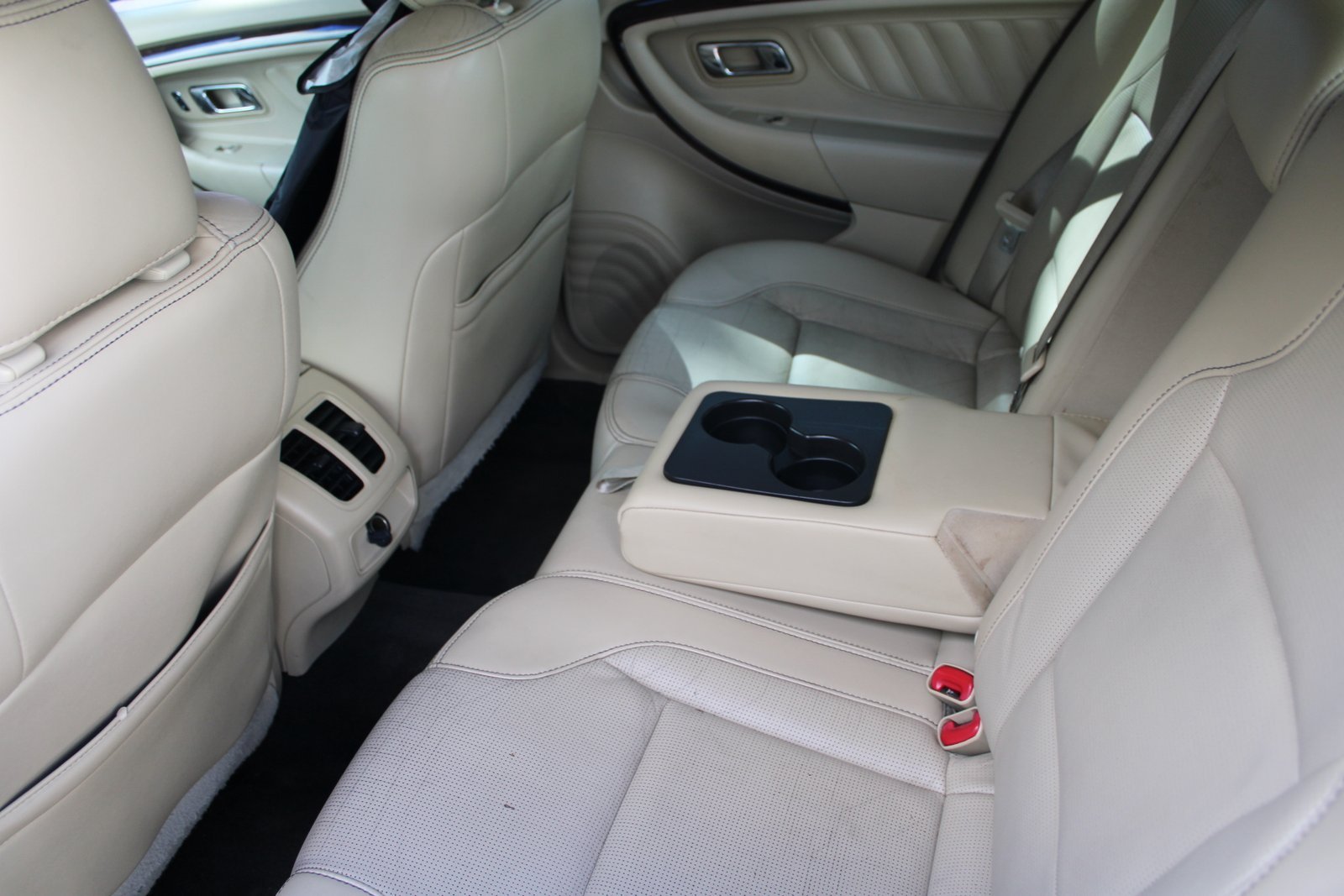 2016 Ford Taurus Limited - Photo 3
