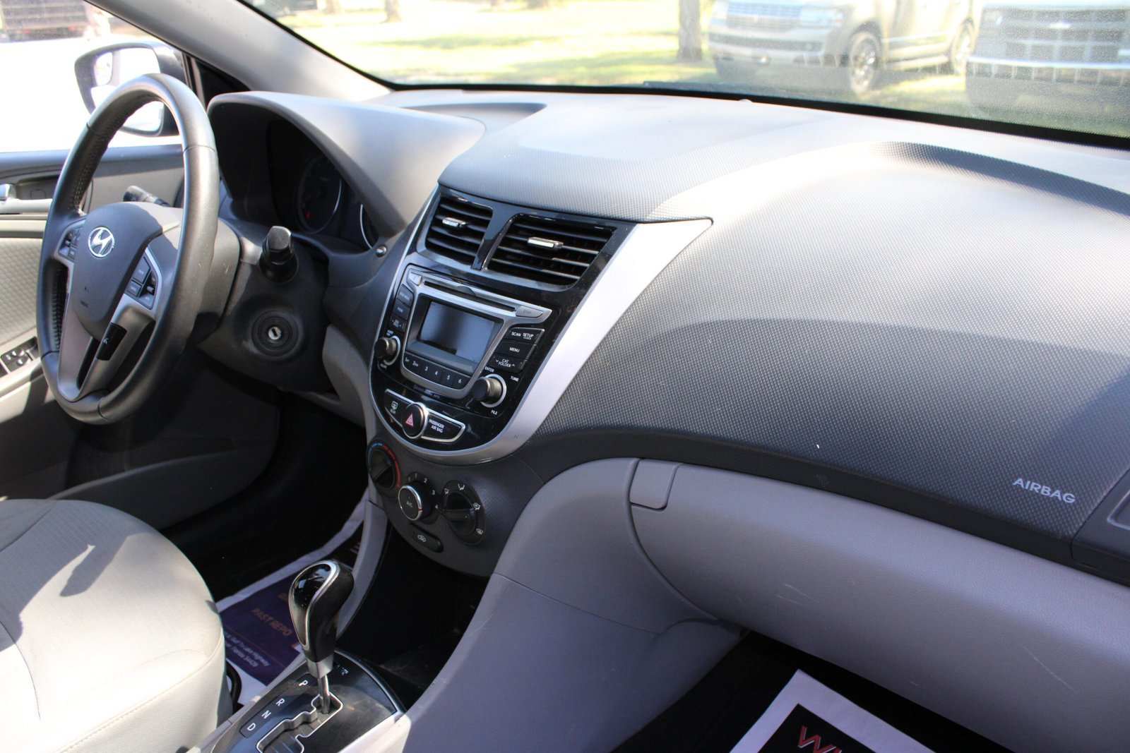 2015 Hyundai Accent - Photo 5