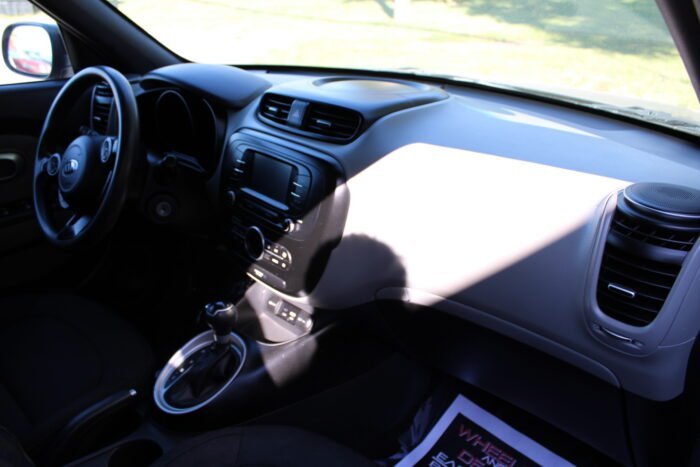 2017 Kia Soul + - Photo 12