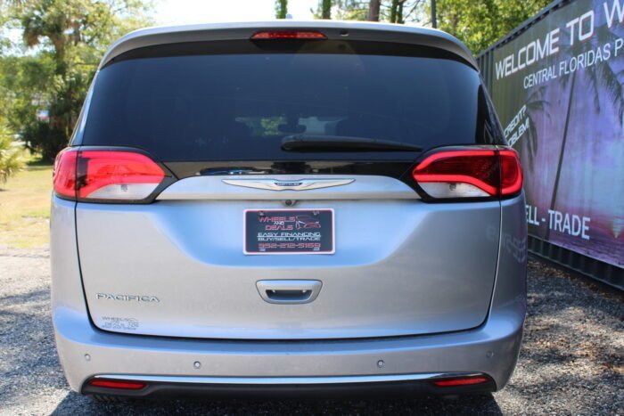 2019 Chrysler Pacifica Touring - Photo 11