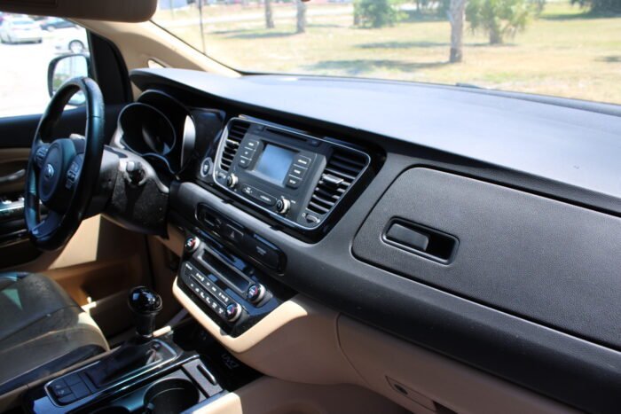 2015 Kia Sedona EX - Photo 12
